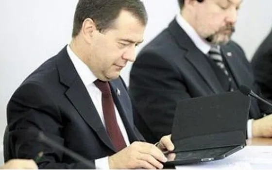 Medvedev sfoggia il proprio iPad