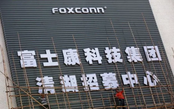 La pressione mediatica migliora le condizioni di lavoro in Foxconn
