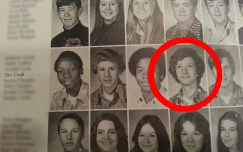 Tim Cook: le foto del liceo