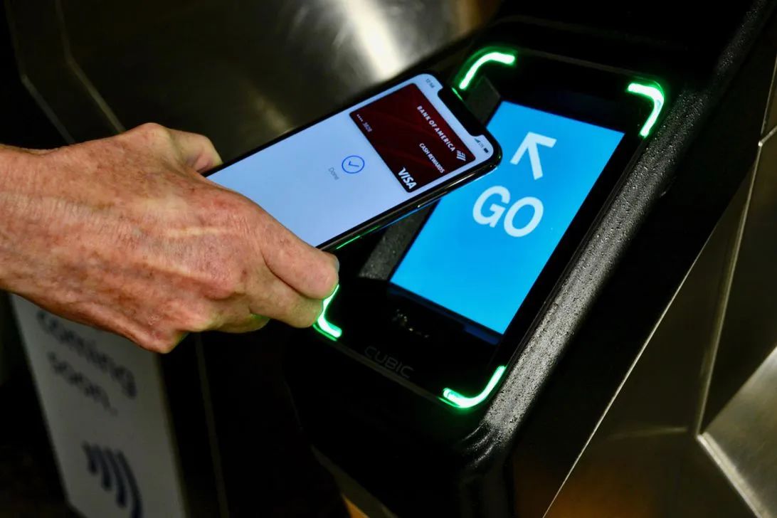 Apple Pay sui mezzi pubblici: addebiti errati con 