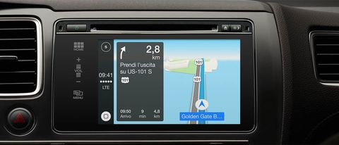 Apple risponde sui rischi di CarPlay alla guida