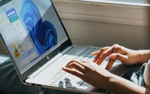 Windows 11, nuovo aggiornamento obbligatorio di Microsoft: c'è un pericolo