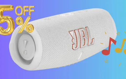20 ore di musica no-stop con lo Speaker Bluetooth JBL: oggi a quasi metà prezzo