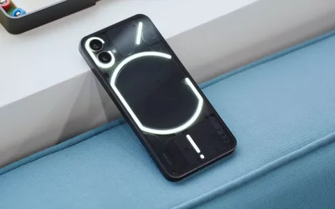 Nothing Phone (1): smartphone trasparente sconto 100€