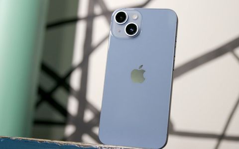 iPhone 14 Azzurro, crollo di prezzo SPAVENTOSO su eBay: approfittane