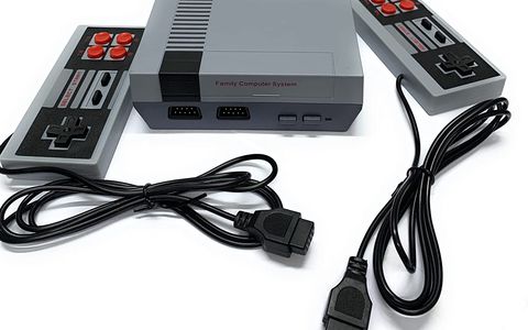 Mini console classic stile Nintendo, 620 giochi e 2 Joypad: must have per nostalgici (16€)