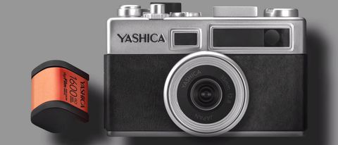 YASHICA Y35 con digiFilm: analogico e digitale