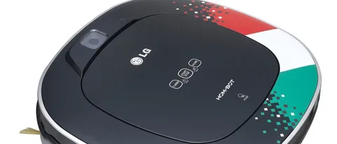 LG Hom-Bot Square indossa la maglia dell'Italia