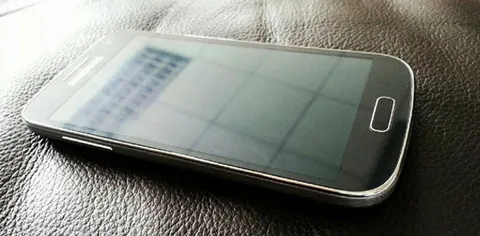 Il Samsung Galaxy S4 Mini si mostra, anche in blu
