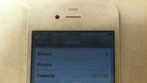 Un prototipo di iPhone 4 bianco appare su eBay