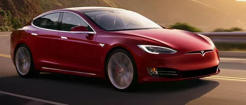 Tesla, meno funzioni per l'Autopilot in Europa