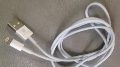 Il cavo USB con micro connettore per iPhone 5 e iPad mini