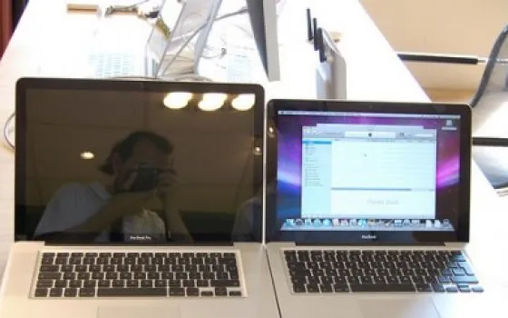 Gli schermi glossy dei MacBook possono indurre a posizioni scorrette