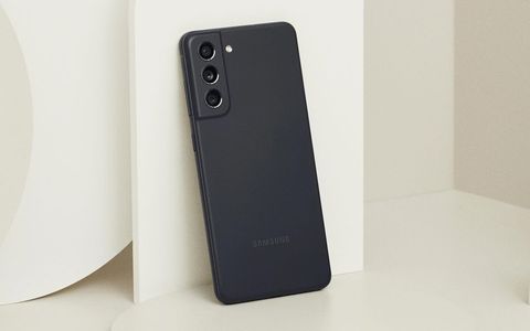 Samsung Galaxy S21 FE 5G: Amazon esagera regalando 260€ di sconto
