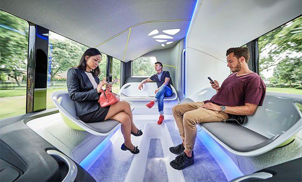 L'interno del Future Bus a guida autonoma progettato da Mercedes-Benz e basato sulla tecnologia CityPilot