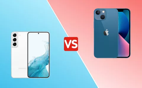 Samsung Galaxy S22 vs Apple iPhone 13: scontro fra giganti