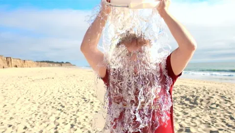 Ice Bucket Challenge, dopo Tim Cook anche Dr. Dre accetta la sfida