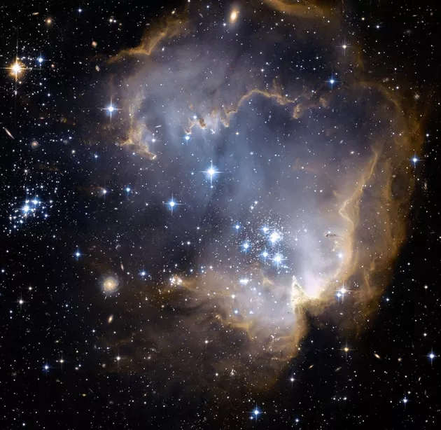 La foto dell'ammasso stellare NGC 602 scattata dal telescopio Hubble.