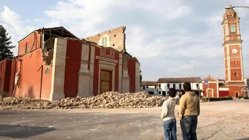 Il terremoto nel Nord Italia scuote anche Twitter e Facebook