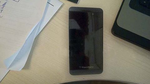 BlackBerry L-Series con BlackBerry 10 in foto