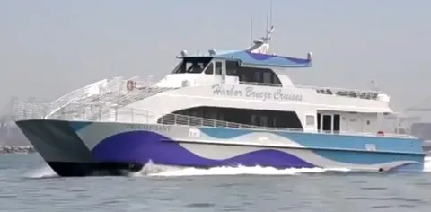Un catamarano per i dipendenti Google di SF