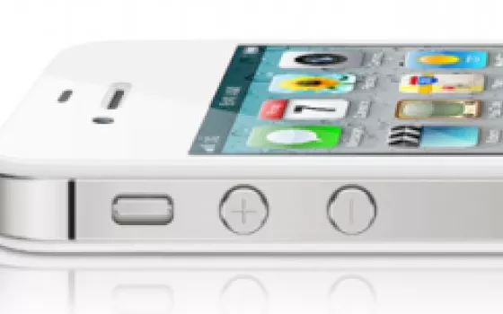 iPhone 4S problemi di batteria: Gli ingegneri Apple contattano i clienti