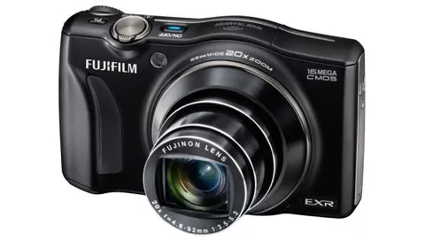 Fujifilm FinePix F800EXR, compatta superzoom e WiFi