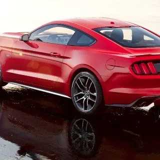 Ford Mustang: prestazioni, tecnologia e design