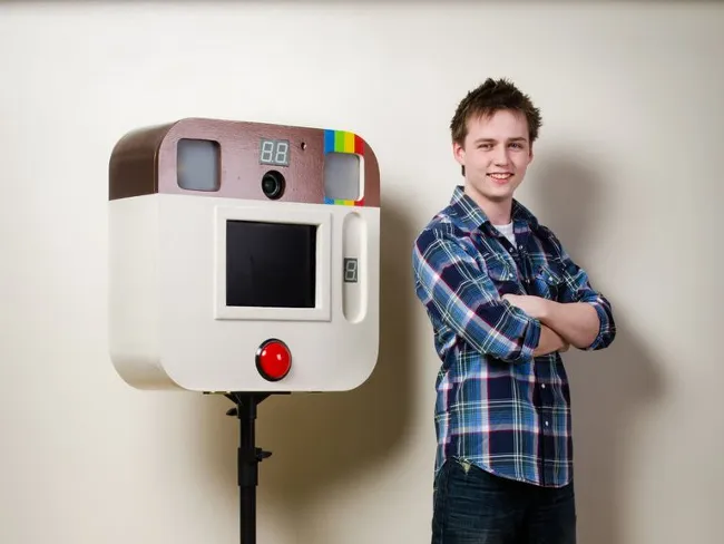 Instagram curiosità: Arduino Due integrato per costruire un photo-booth in legno