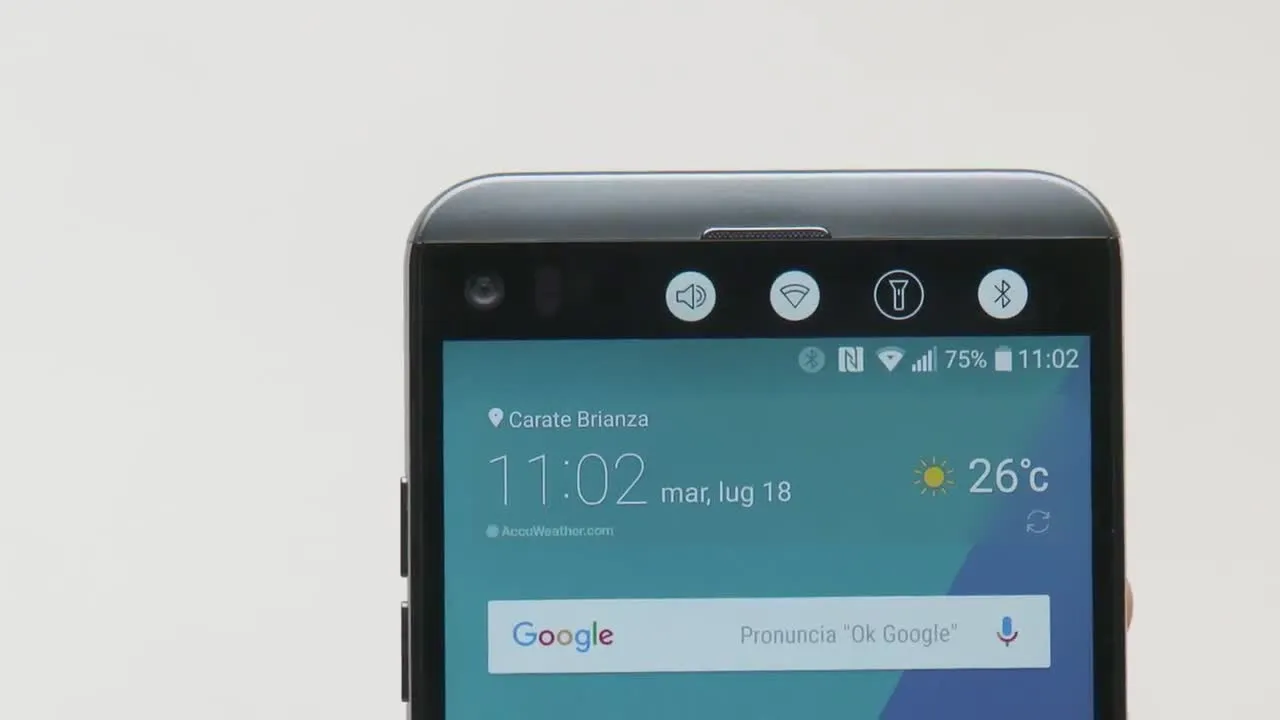 LG Q8, la video presentazione dello smartphone