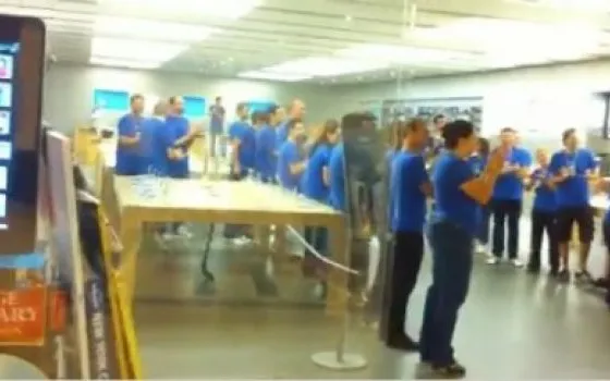 iPhone 4: rissa all'Apple Store di Carugate