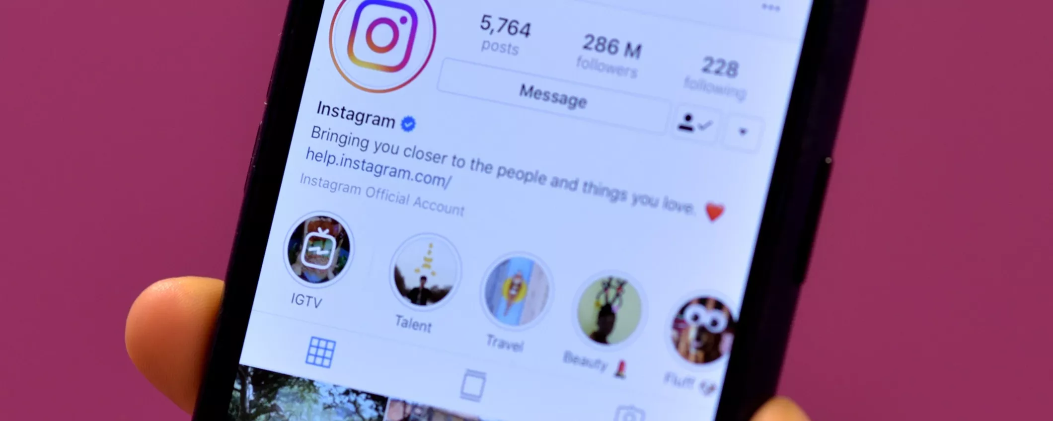 Instagram rende privati i nuovi account sotto i 18 anni