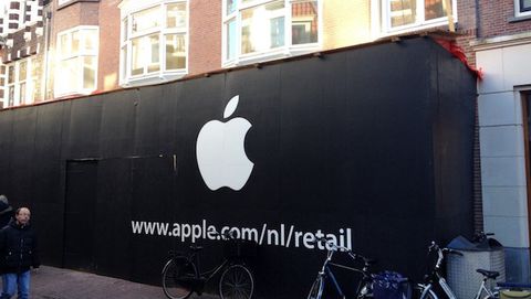 Furto all'Apple Store, sfondano con l'auto e rubano tutto anche in Olanda
