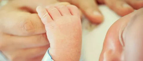 Il primo bambino nato da tre genitori