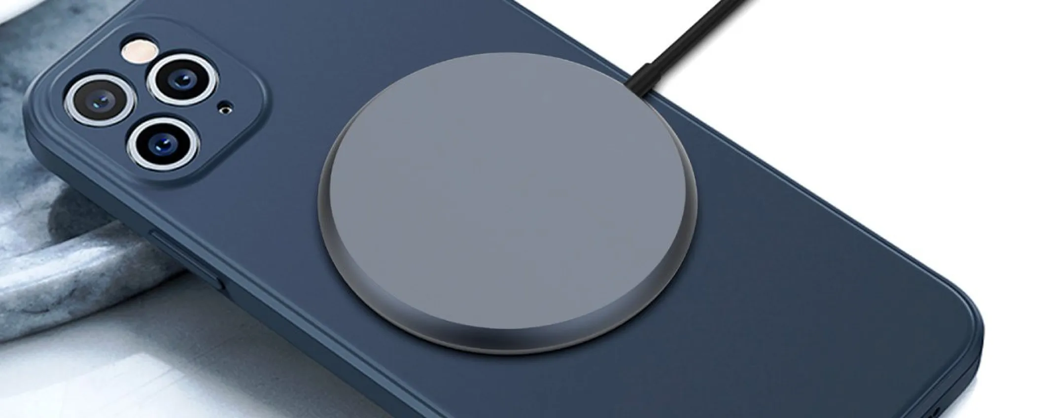 iPhone 12: ricarica wireless con aggancio magnetico