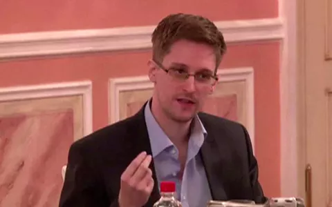 Edward Snowden: la CIA al lavoro per anni per rompere la sicurezza di iPhone