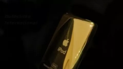 <em>Case</em> per iPod in oro