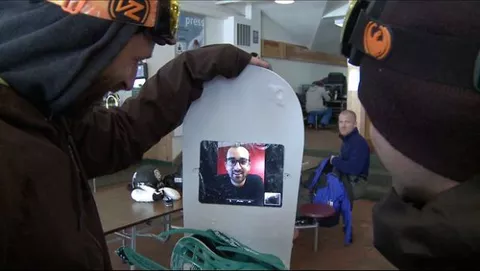 Snowboard con iPad integrato