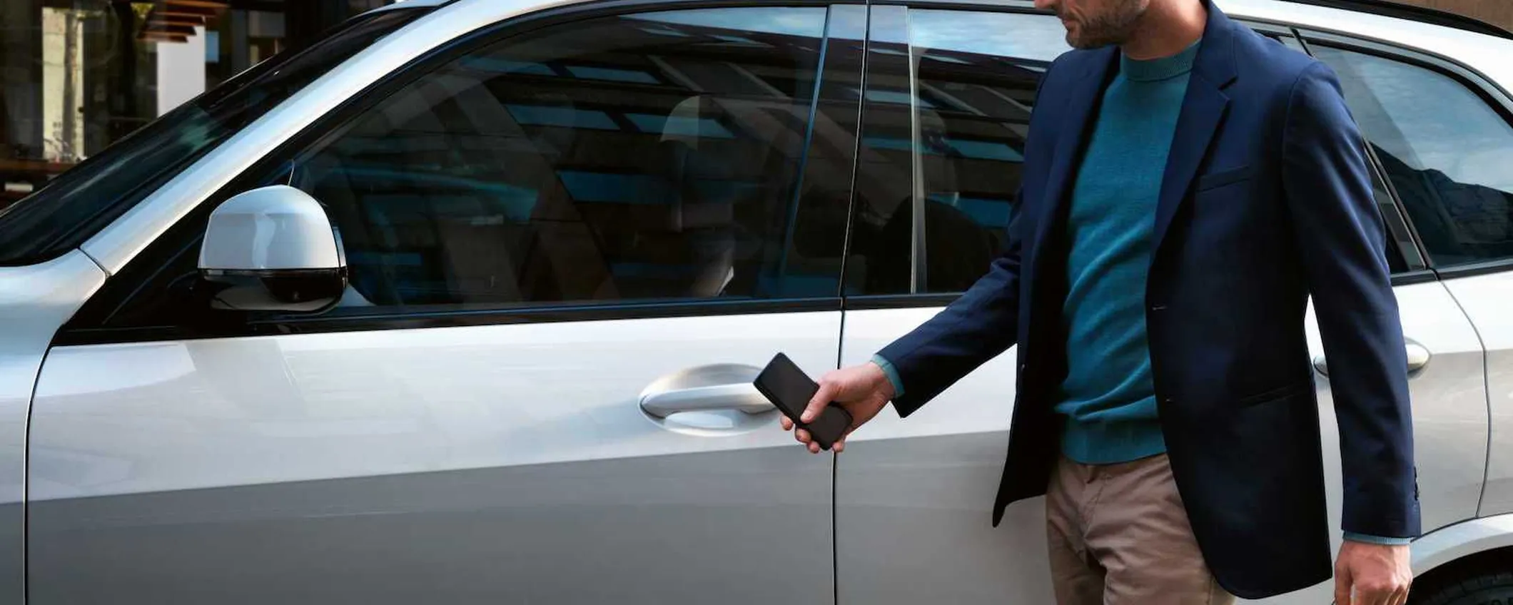 CarKey: condivisione chiavi virtuali e apertura automatica veicolo