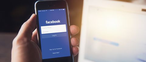 Facebook testa la Dark Mode su app mobile