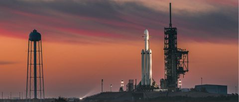 SpaceX, il Falcon Heavy ha spiccato il volo
