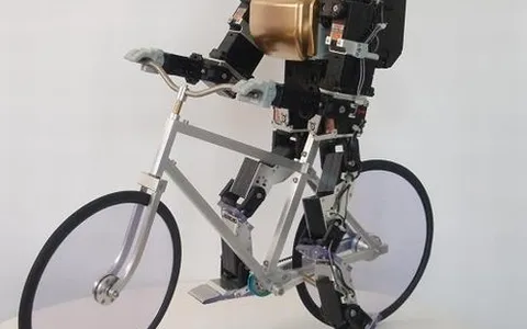 Primer-V2: piccolo robot che va in bicicletta