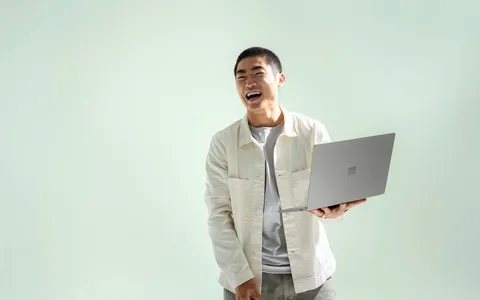 Elegante, mobile e potente: Surface Laptop Go 2 da oggi in Italia