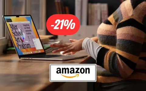 MacBook Air in SCONTO SU AMAZON: display retina e CHIP M2