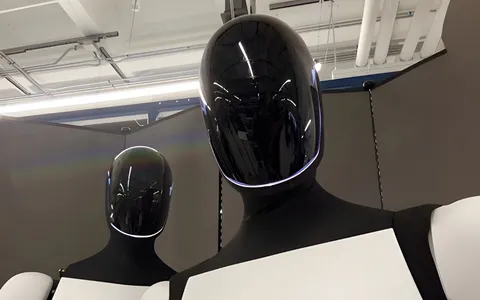 Il padre di Tesla Optimus: il robot umanoide non va bene per il lavoro industriale