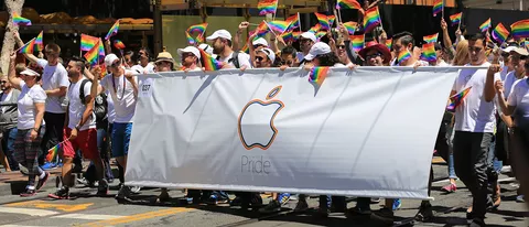 Apple tra iTunes al Gay Pride e l'outing di Cook