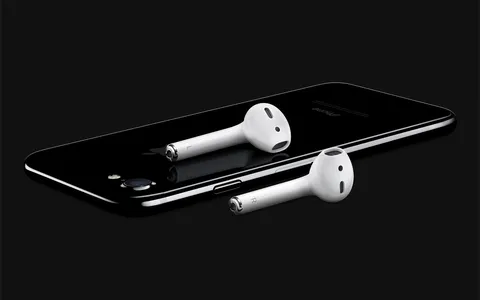 Apple AirPods slittano ancora: forse all'anno prossimo