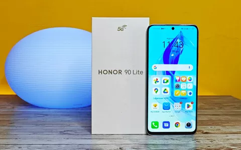 SCONTO BOMBA sull'innovativo smartphone HONOR 90 Lite: offerta IMPERDIBILE