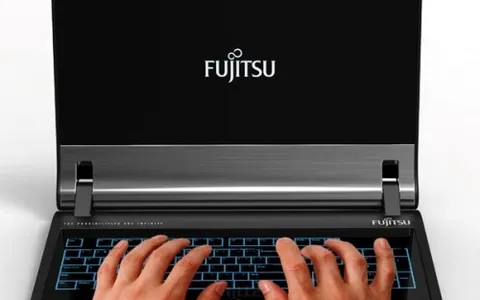 Real Notebook, il portatile Fujitsu che si sfoglia come un libro