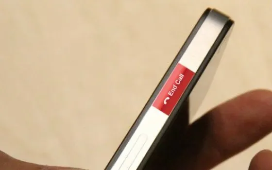 Antennagate, Apple offre un risarcimento: bumper gratuito o 15 Dollari